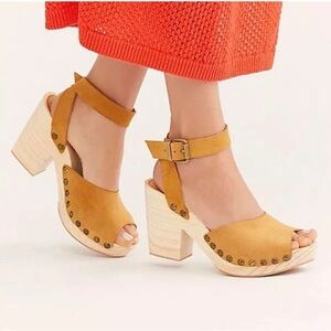 Free People Pasadena Suede Tan Wood Platform Sandals - size 40 / 9.5